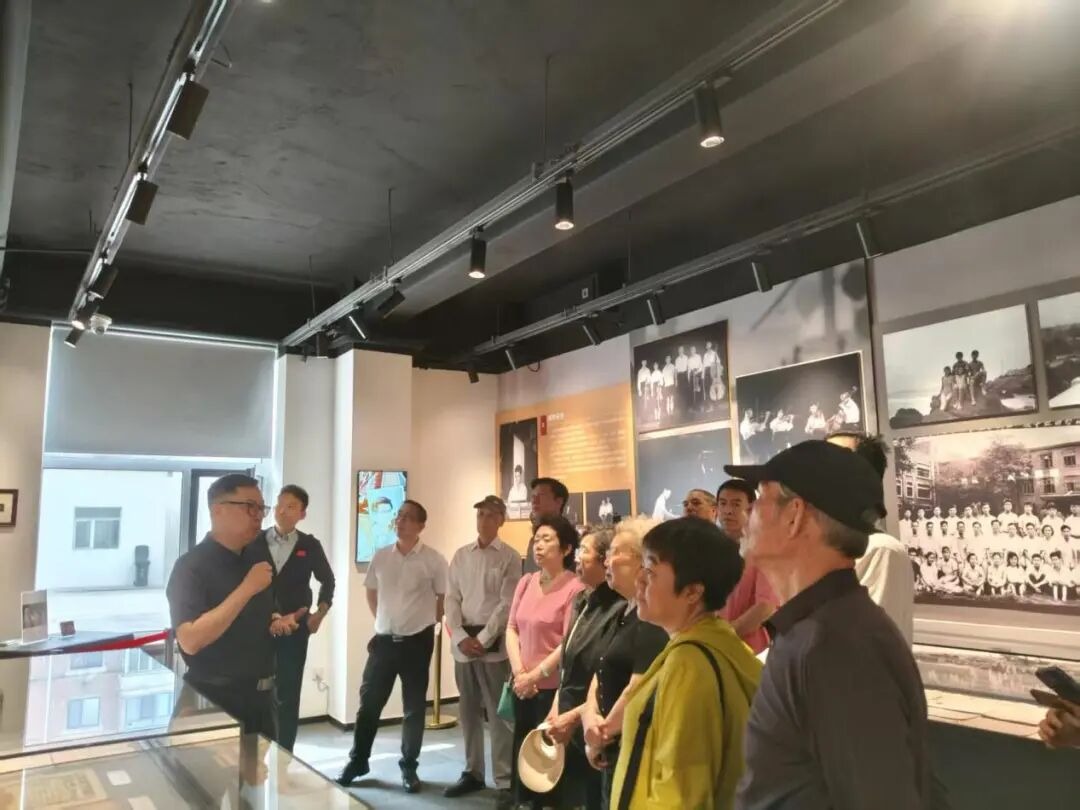 薪火传情忆初心 艺脉相承续华章 | 学校组织退休老同志开展校园参观活动