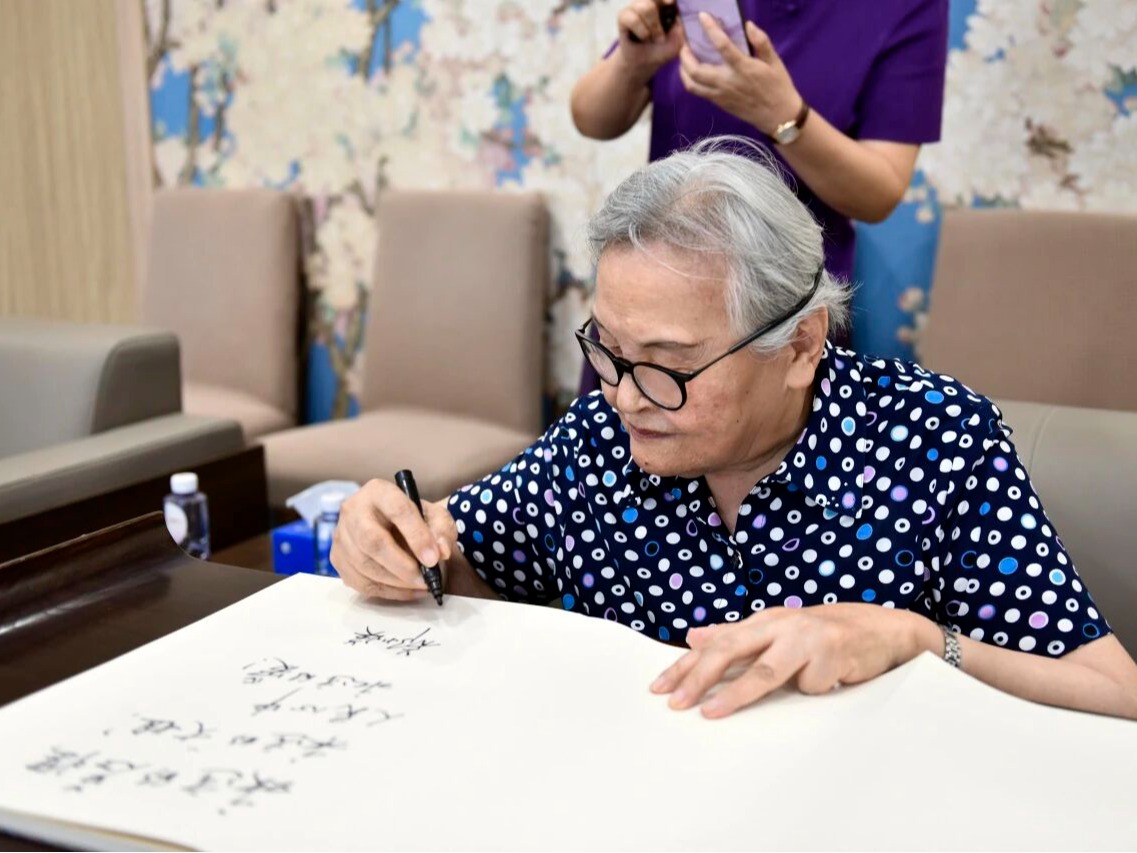 去看看总理——郑小瑛走进周邓纪念馆
