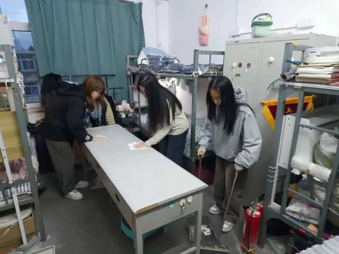 学雷锋 做志愿 共同奋进“十五五”丨民乐系志愿服务队开展“3·5”学雷锋志愿服务