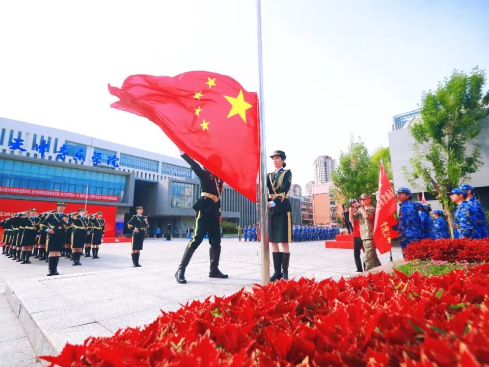 天津音乐学院举行2026级新生开学典礼暨军训总结表彰大会