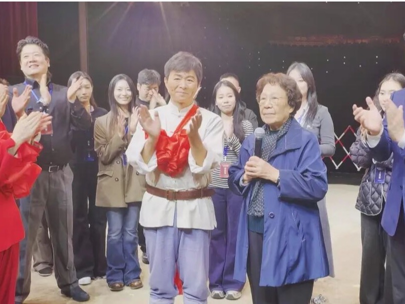 94岁第一代“小芹”现场点赞！《小二黑结婚》让年轻人直呼“被圈粉”