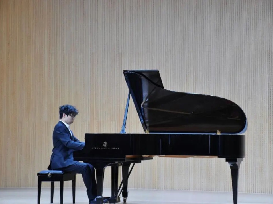 从华沙赛场到天音讲堂——肖赛获奖学子李天佑与恩师王笑寒畅谈教学与成长