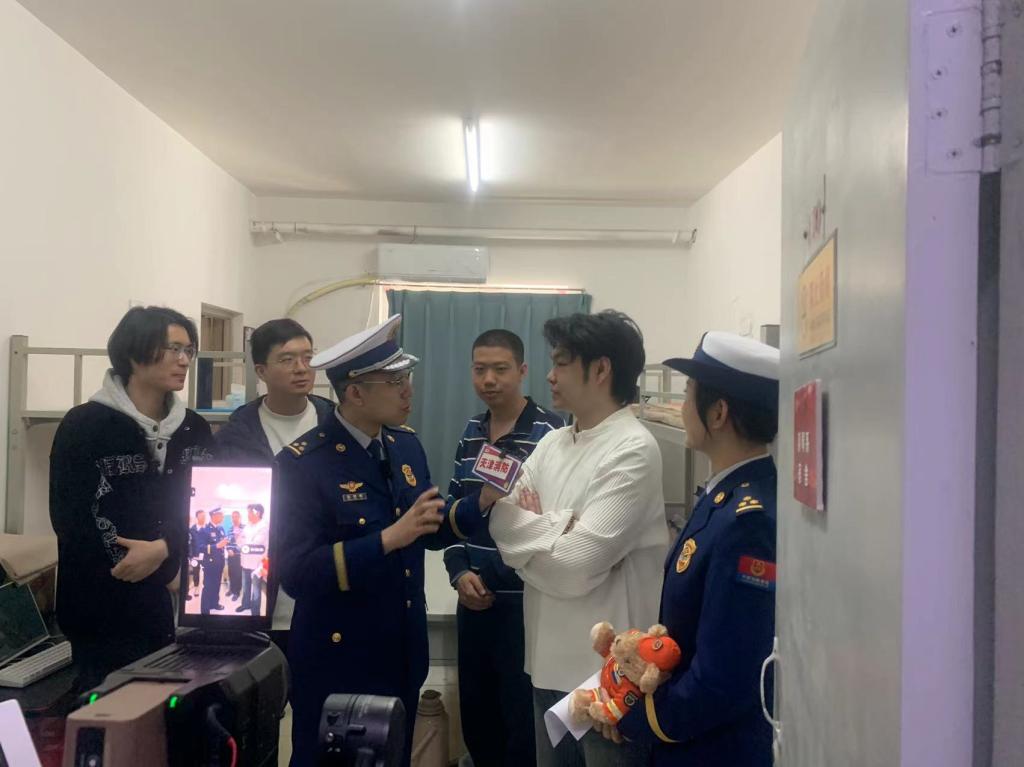 天津消防来我校进行消防安全宣传活动