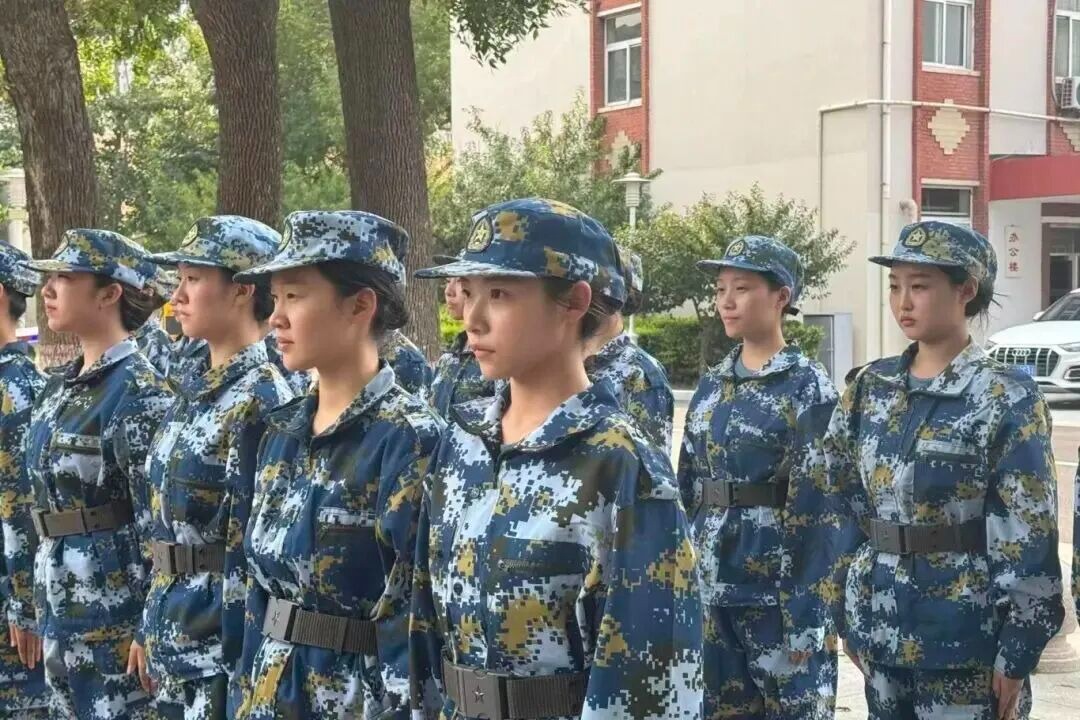 迷彩青春 | 军训“颜值”天花板？藏在几何美学里的军容风纪指南，请收好！