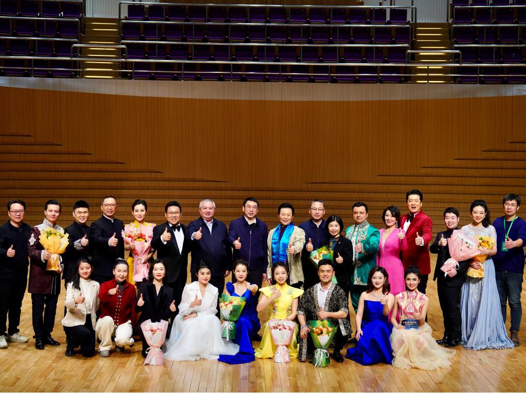 天音师生再度放歌天山脚下 津疆弦歌共谱时代和声