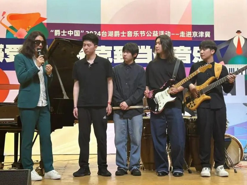 爵士钢琴家罗宁来我校做“感受·从巴洛克到当代音乐”专题讲演会