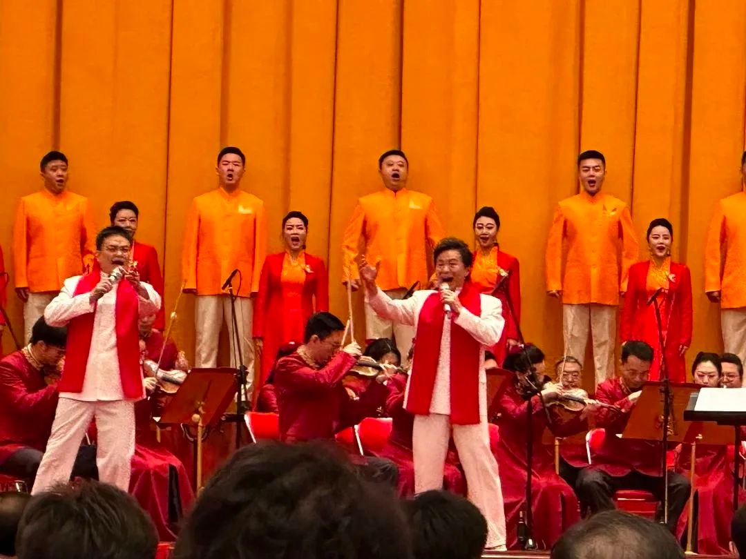 共迎新春！王宏伟参加2023年中共中央国务院春节团拜会文艺演出
