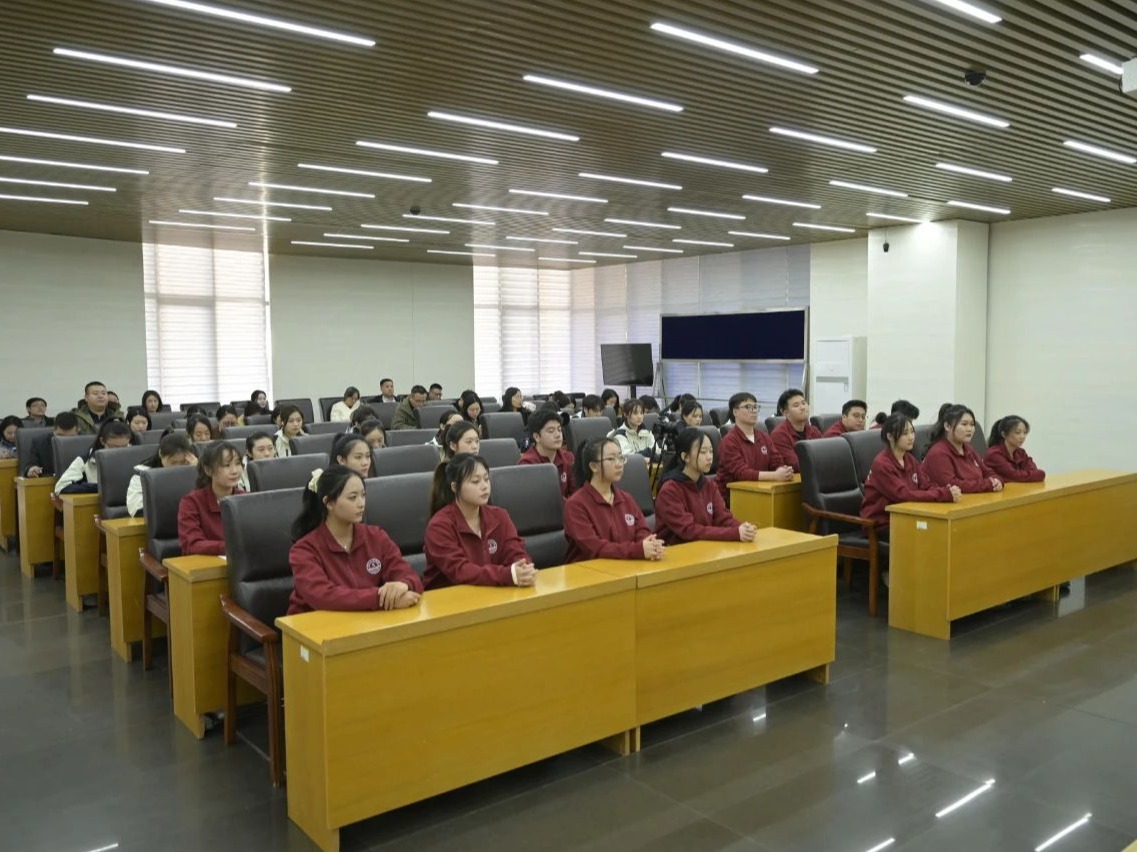 播种希望，筑梦“疆”来！校党委书记王欢讲授形势政策教育“开学第一课”