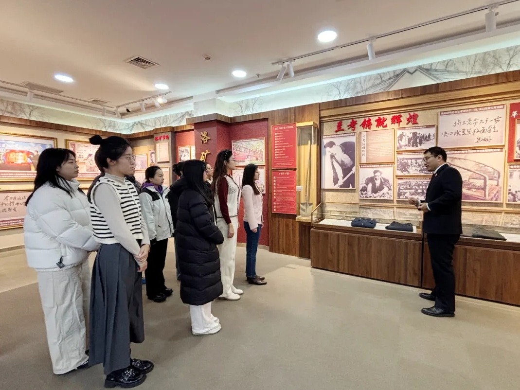 沉浸式法治教育 筑牢青春防线丨我校开展2025年“宪法宣传周”法治研学实践系列活动