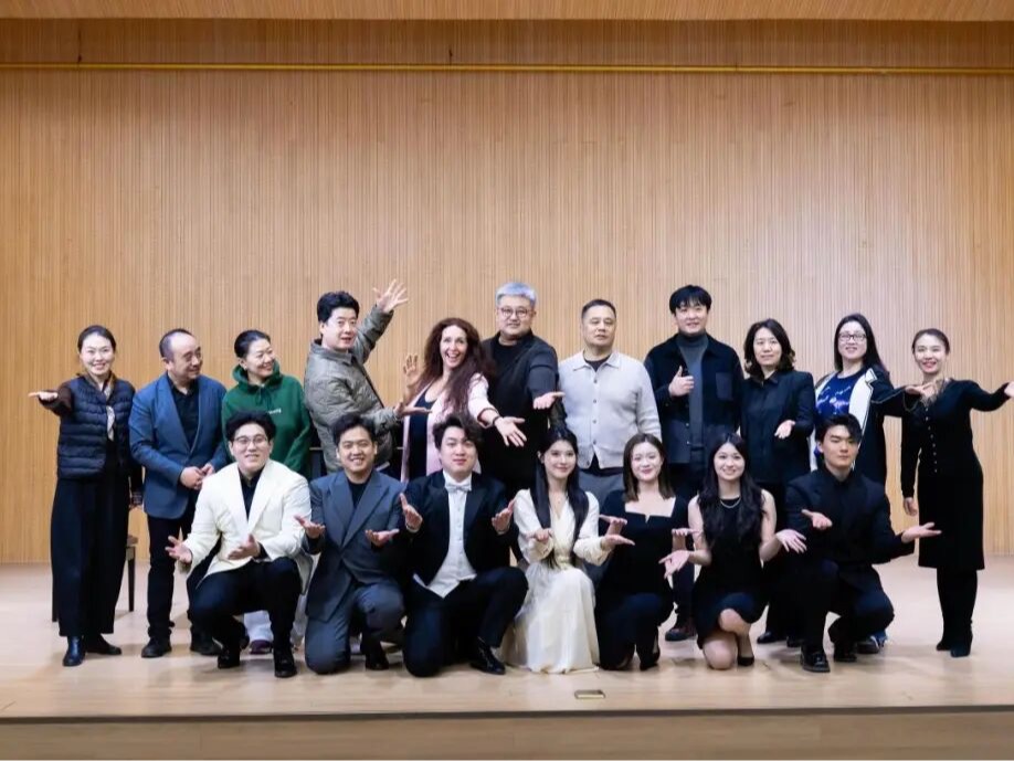 法国女高音歌唱家诺拉·阿姆塞勒姆大师班在我校歌剧学院成功举办