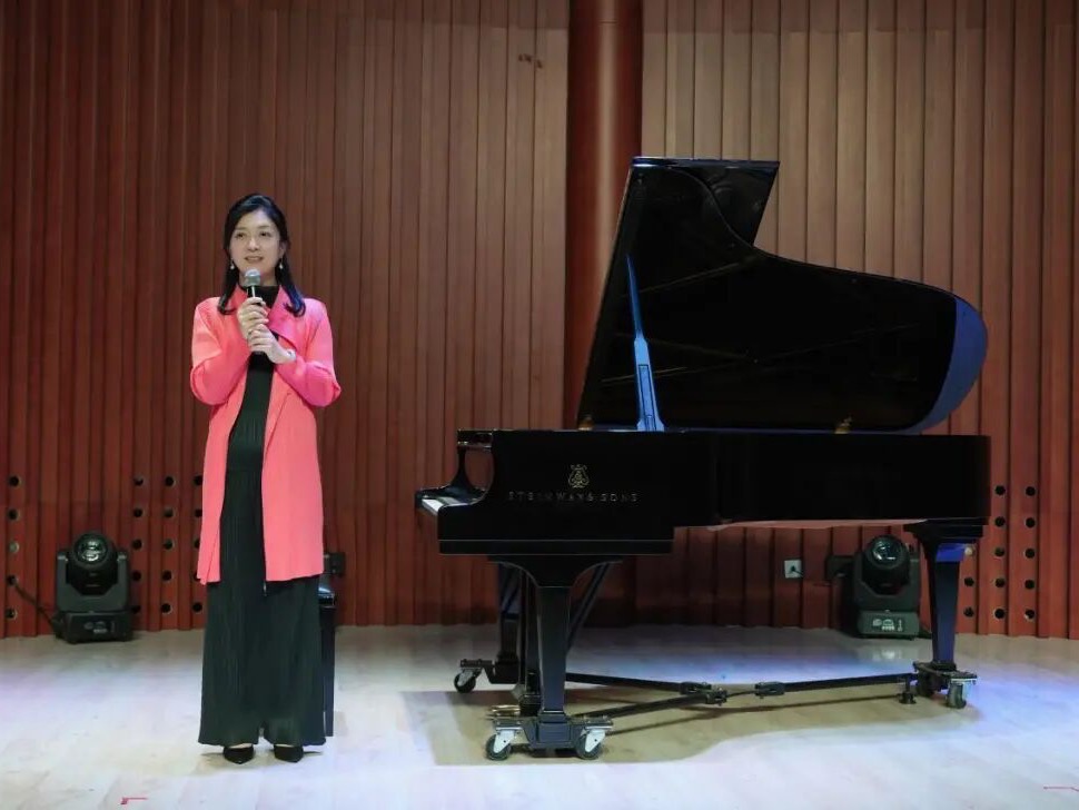 钢琴系以艺育人润民心——张佳师生钢琴音乐会圆满举办