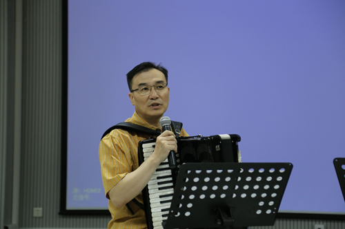 【2017五月音乐节】空政文工团团长张天宇举办学术讲座《手风琴即兴伴奏的编配与实践》