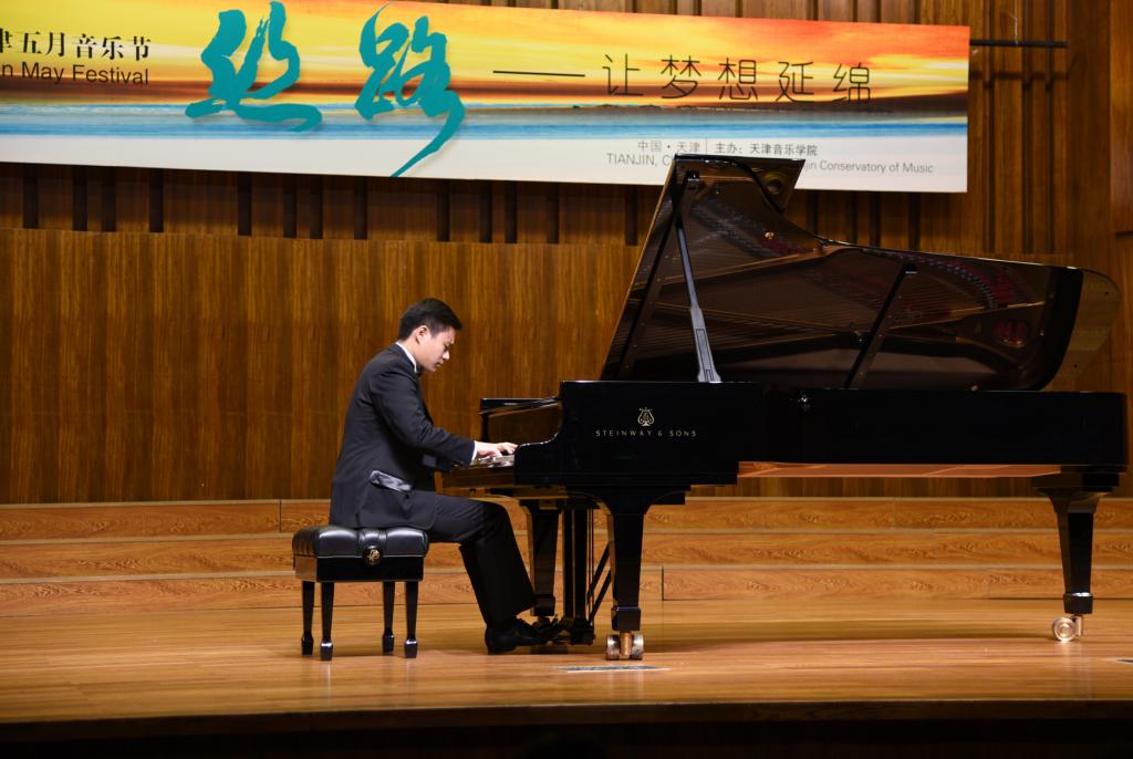 【2017五月音乐节】全施坦威学校授牌仪式暨青年钢琴家胡一帆独奏音乐会圆满成功
