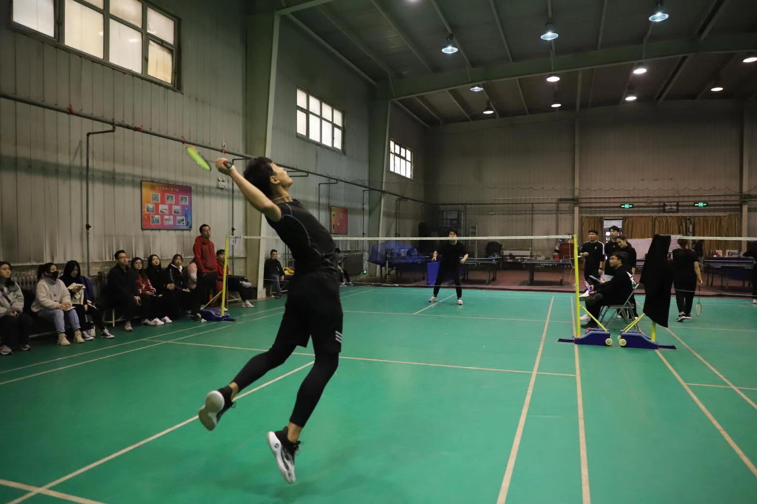 【第十九届校园文化节】我院举办学生羽毛球团体赛